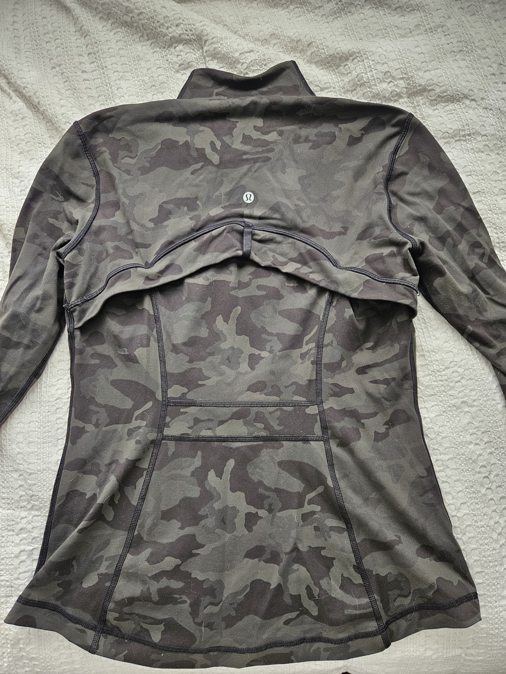 lululemon athletica Women's Camo Jacket in Olive/Charcoal